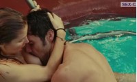 Секс с Эльза Патаки в бассейне