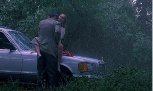 Секс с Дрю Бэрримор на капоте машины