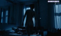 Марина Коняшкина голая ложится в постели