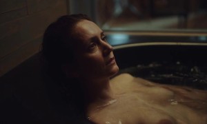 Виктория Исакова голая в ванной