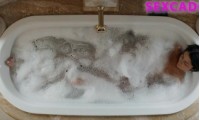 Кристина Малай голая в ванной