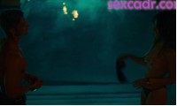  Сара Шахи голая в бассейне эротическая сцена