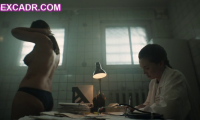 Глафира Тарханова с обнаженной грудью в сериале Обоюдное согласие